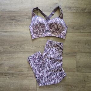 MTA Sport Highwaisted Cropped Leggings And Sports Bra